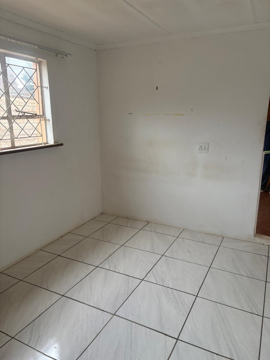 To Let 1 Bedroom Property for Rent in Bothasrus Eastern Cape